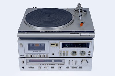 Lot 470 - Technics hi-fi equipment
