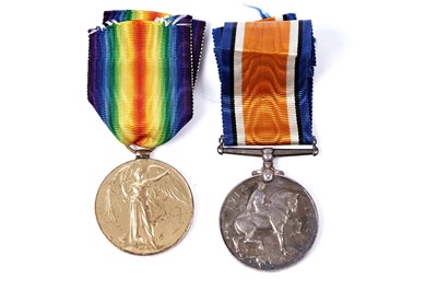 Lot 335 - A pair of First World War general service medals