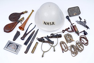 Lot 554 - A collection of militaria