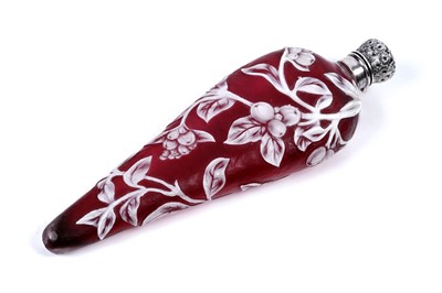 Lot 696 - A Victorian silver mounted cameo glass scent flask