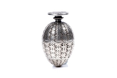 Lot 742 - A late 18th Century engine-turned silver vinaigrette