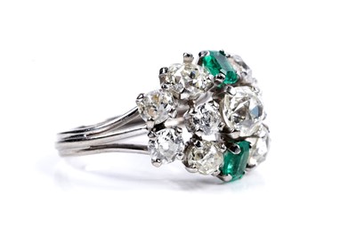 Lot 855 - A Victorian emerald and diamond dress ring