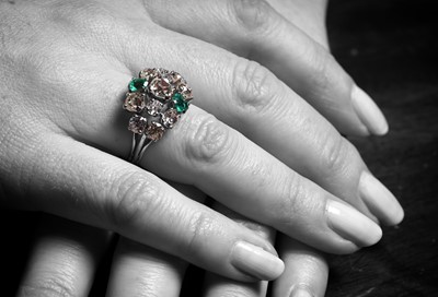Lot 855 - A Victorian emerald and diamond dress ring