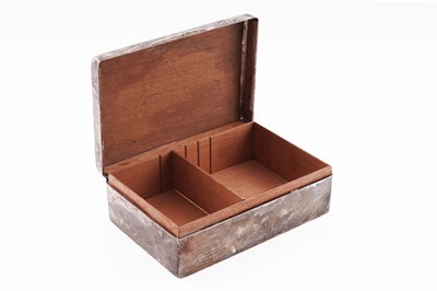 Lot 282 - An Edwardian silver cigarette box