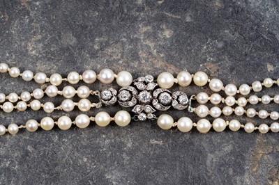 Lot 976 - A Victorian pearl choker necklace