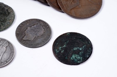 Lot 243 - A collection of coins