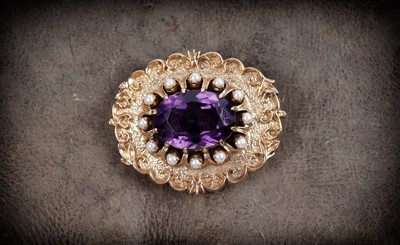 Lot 833 - An amethyst, cultured pearl and 9ct yellow gold brooch