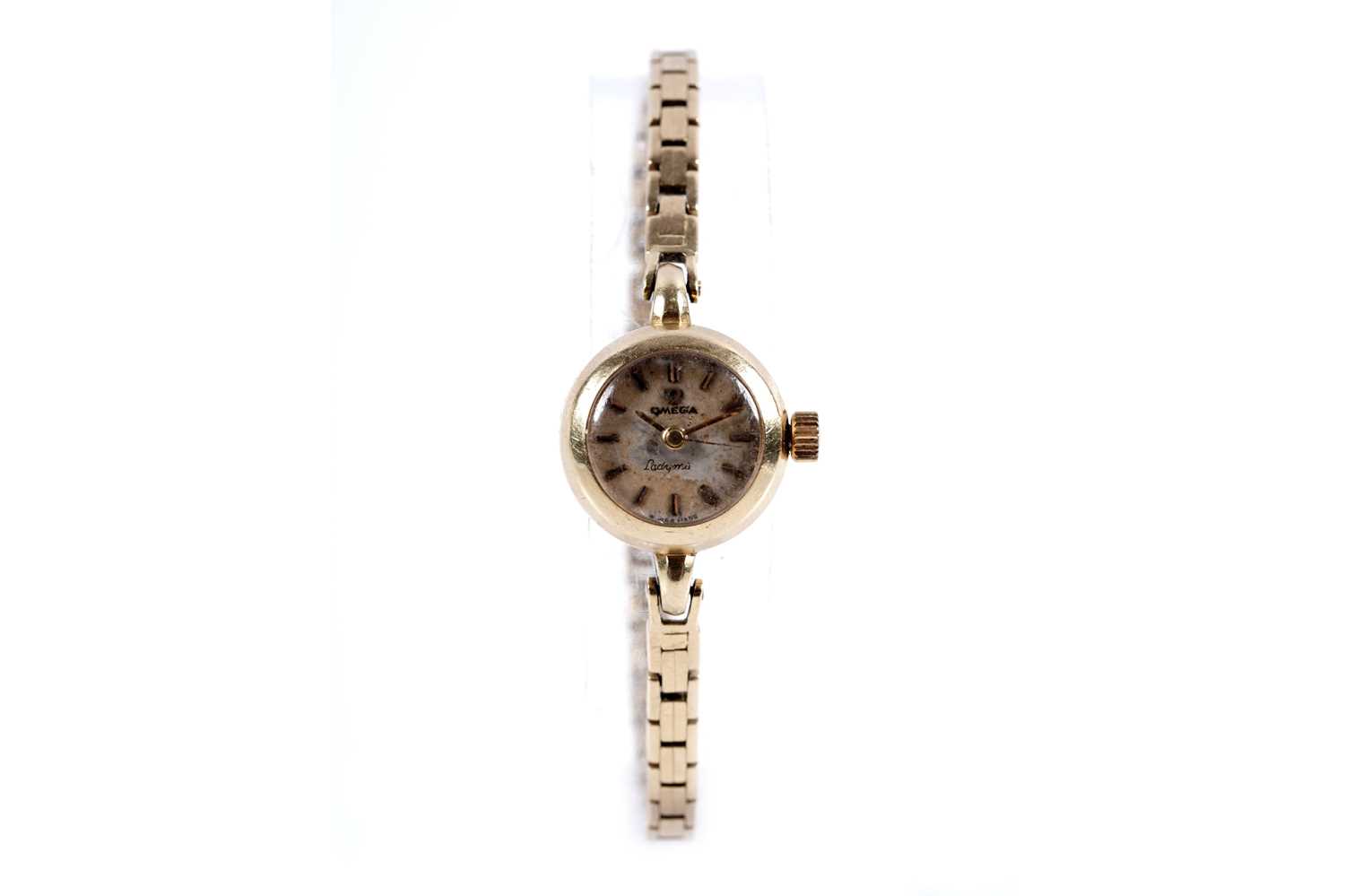 Lot 767 - Omega Ladymatic: an 18ct yellow gold cased lady's cocktail watch