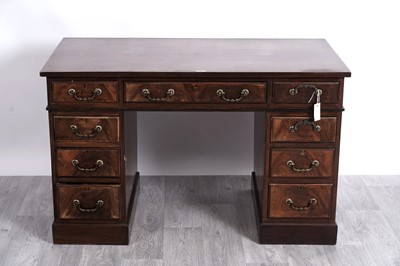 Lot 17 - An early 20th Century mahogany pedestal desk