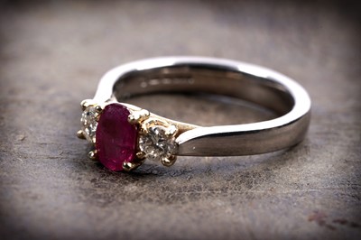 Lot 955 - A ruby and diamond ring
