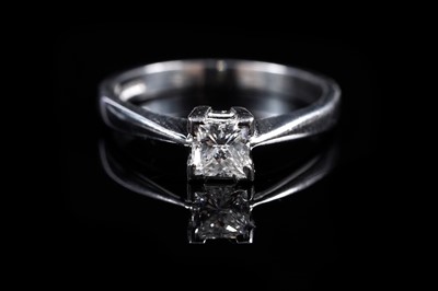 Lot 965 - A single stone diamond ring