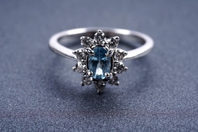 Lot 968 - An aquamarine and diamond cluster ring