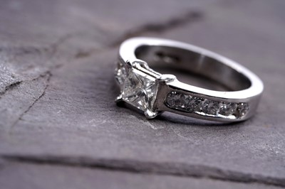 Lot 971 - A radiant and brilliant cut diamond ring