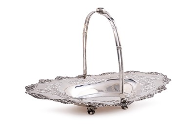 Lot 580 - An early Edwardian silver fruit basket