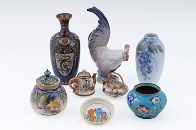 Lot 271 - A selection of ceramics