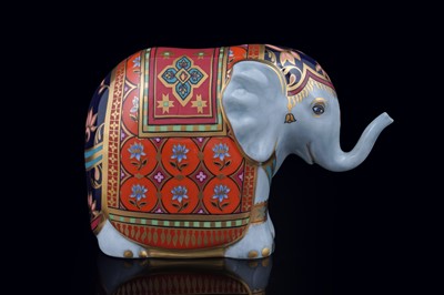 Lot 329 - Royal Crown Derby Mulberry Hall