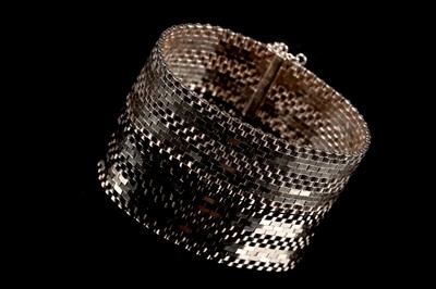 Lot 306 - A 9ct gold cuff bracelet