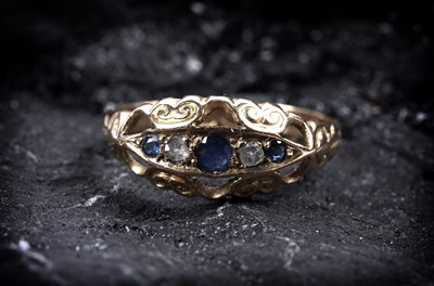 Lot 254 - A Great War period sapphire and diamond ring