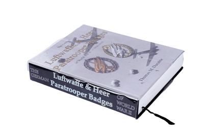 Lot 925 - The German Luftwaffe & Heer Paratrooper Badges