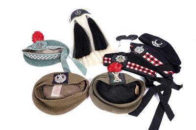 Lot 573 - A selection of British Army berets and Glengarry; and a Piper's sporran