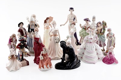 Lot 370 - A collection of ceramic, porcelain and other figures