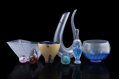 Lot 386 - A collection of studio glassware