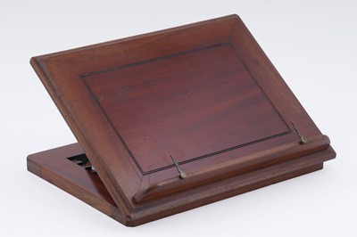 Lot 389 - An Edwardian mahogany adjustable book rest