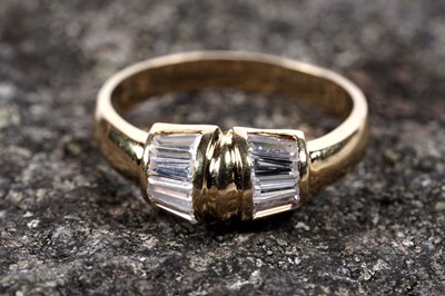 Lot 527 - A modern white stone dress ring