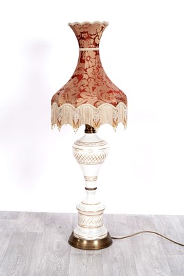 Lot 186 - An early 20th Century glass table lamp