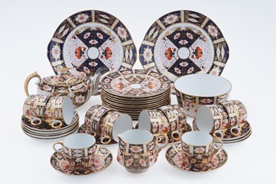 Lot 267 - A large composite Royal Crown Derby 2451 ‘Imari’ pattern tea service