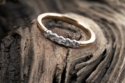 Lot 312 - A contemporary five-stone diamond ring