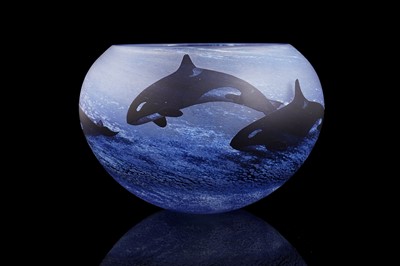 Lot 86 - A Malcolm Sutcliffe art glass bowl