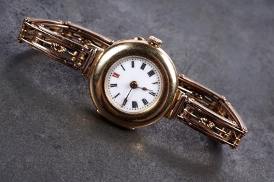 Lot 423 - An 18ct yellow gold cased lady's watch