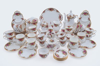 Lot 276 - A selection of Royal Albert ‘Old Country Roses’ tea and coffee ware; and others