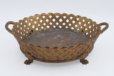 Lot 421 - An early 20th Century French gilt bronze table centrepiece