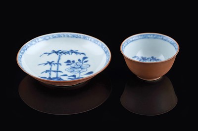 Lot 321 - A Nanking Cargo teabowl and saucer; and a bottle vase