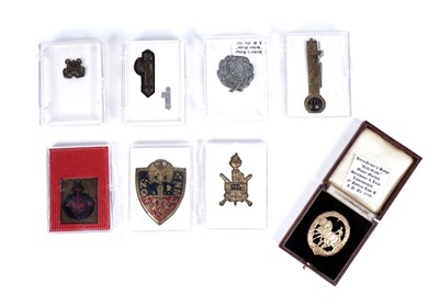 Lot 587 - A selection of mainly Italian WWII badges