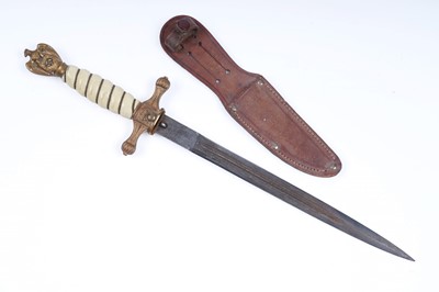 Lot 348 - A German Second World War Kriegsmarine dress dagger