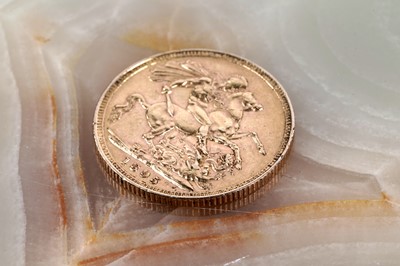 Lot 447 - A Victorian 1895 gold sovereign