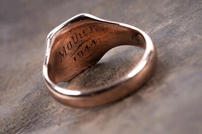 Lot 265 - A 9ct rose gold signet ring engraved "Mother 1944"