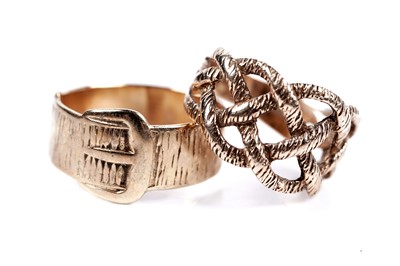 Lot 274 - A 9ct gold belt or garter pattern ring; and a 9ct gold lattice pattern ring