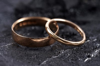 Lot 282 - Two 22ct gold wedding rings