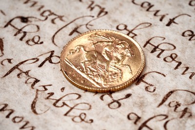 Lot 445 - A George V 1914 gold half sovereign