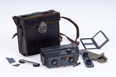 Lot 384 - An early 20th Century Verascope by Jules Richard Paris