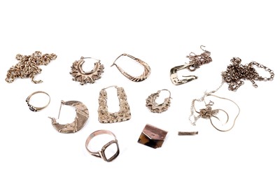 Lot 292 - A quantity of gold jewellery parts and sections of chain