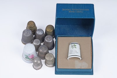 Lot 280 - A large collection of sewing related items