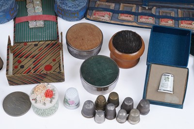 Lot 280 - A large collection of sewing related items