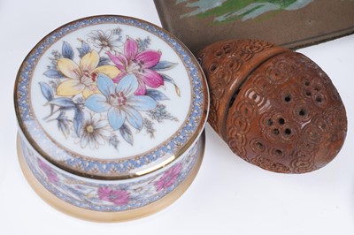 Lot 280 - A large collection of sewing related items