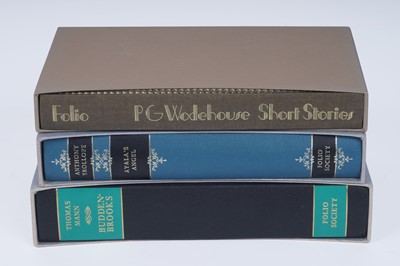 Lot 4 - Folio Society: various literature books