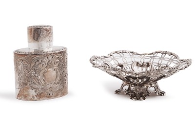 Lot 546 - A Victorian silver bonbon dish and tea caddy